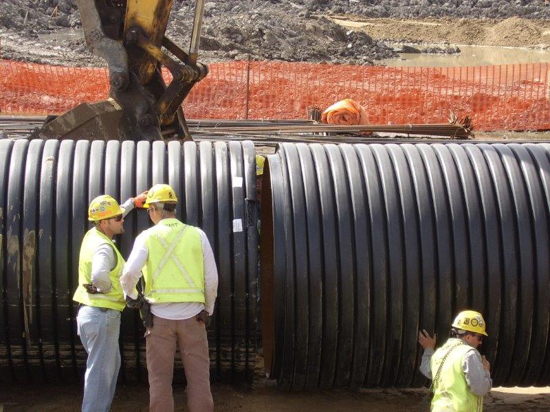 Storm water retention - Jointing pipes at construction site