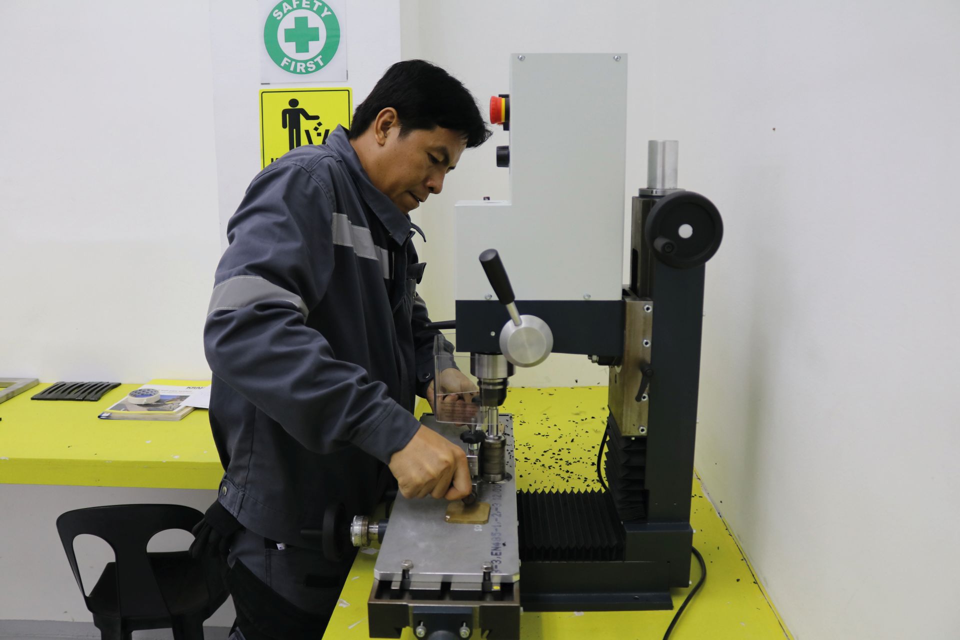 Preparing the test specimen from a pipe