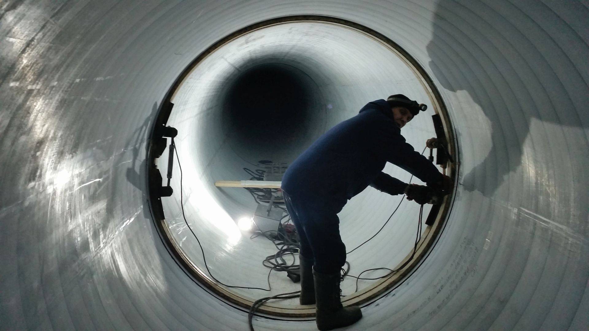 Welding of CORSYS PLUS DN/ID 2000 mm from inside using two welding units