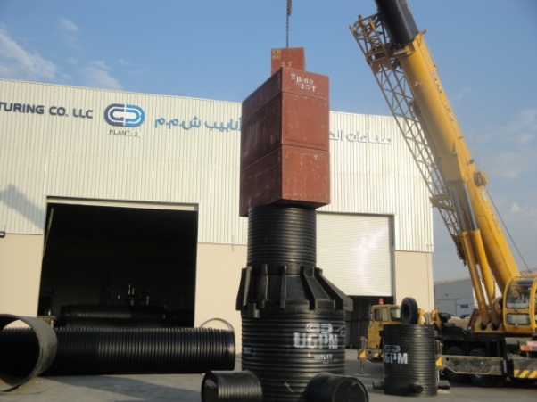 Pic 7: Test of vertical load acc. DIN EN ISO 14802 (special test set-up for large diameter manholes,  not buried in soil-box, UGPM,Oman)