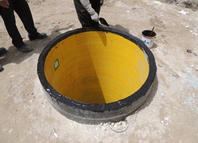 Figure 21: Applying mastic sealant to Manhole Top